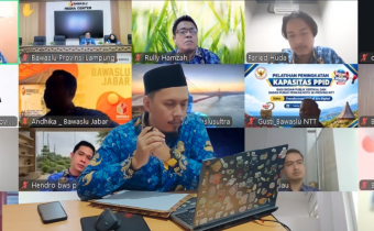 Staf Bawaslu Sumsel mengikuti sosialisasi dan bimbingan teknis yang diselenggarakan Bawaslu RI secara daring, Rabu (28/10/2026). 