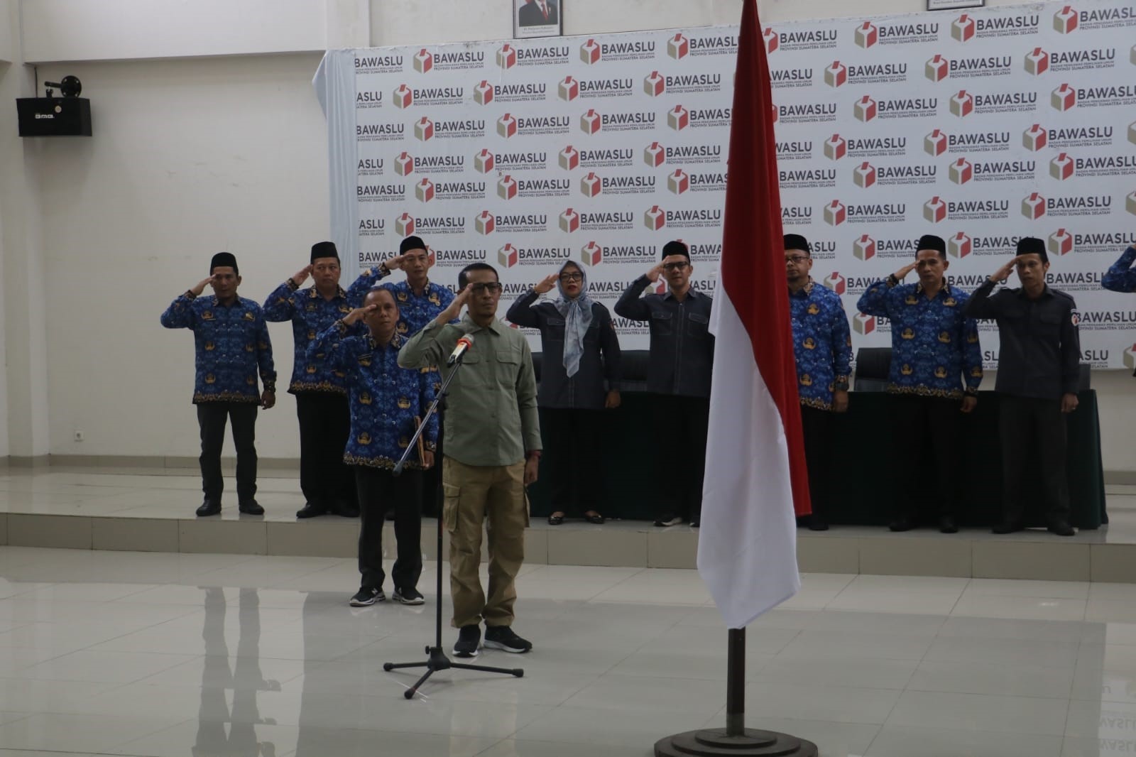 Bawaslu Sumsel Kobarkan Semangat Juang Lewat Upacara Hari Pahlawan
