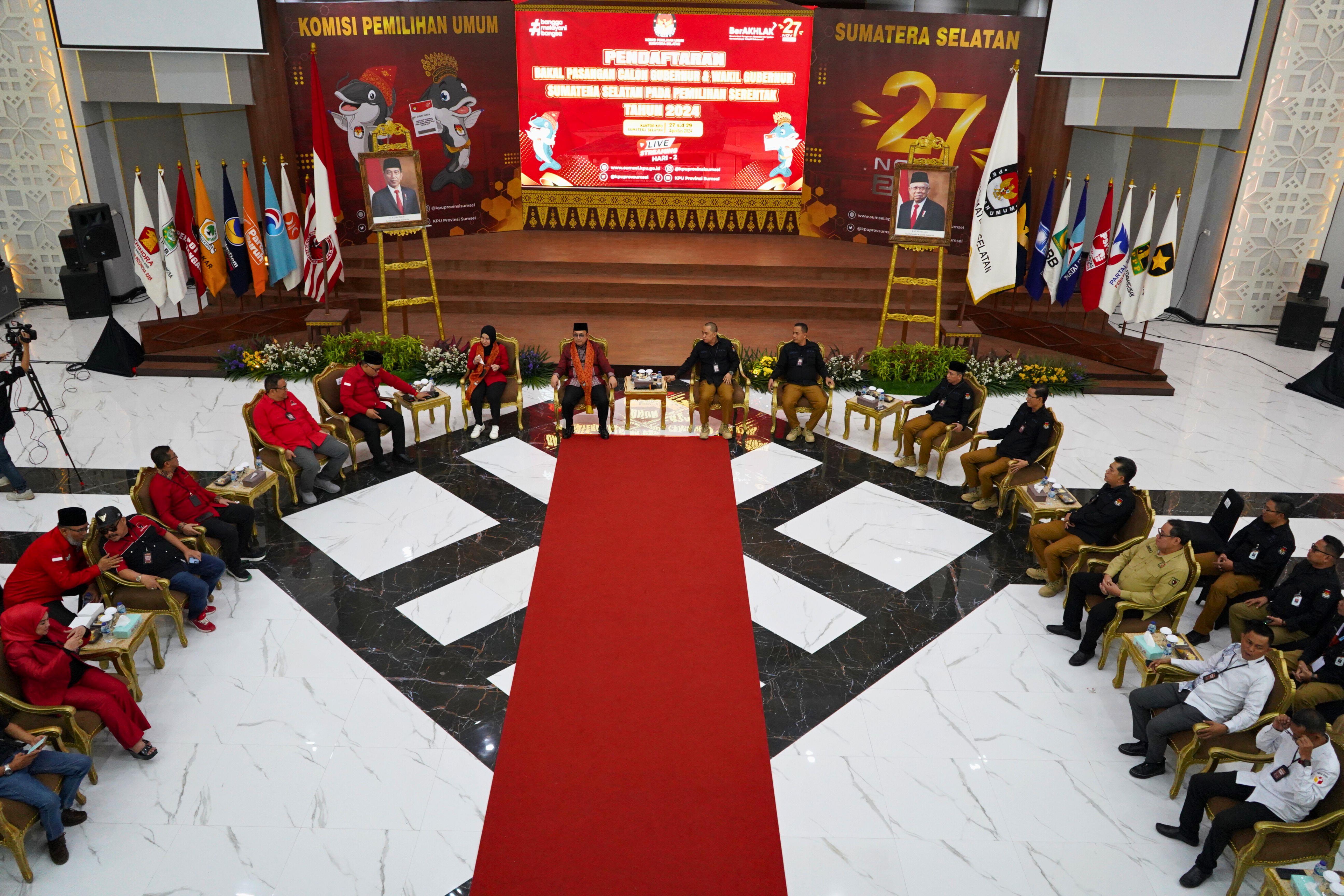 BAWASLU SUMSEL AWASI KETAT PROSES PENDAFTARAN CALON GUBERNUR DAN WAKIL GUBERNUR SUMSEL HARI KE-2