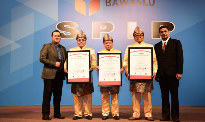 Bawaslu Raih Sertifikat Sistem Manajemen Mutu ISO 9001 : 2015