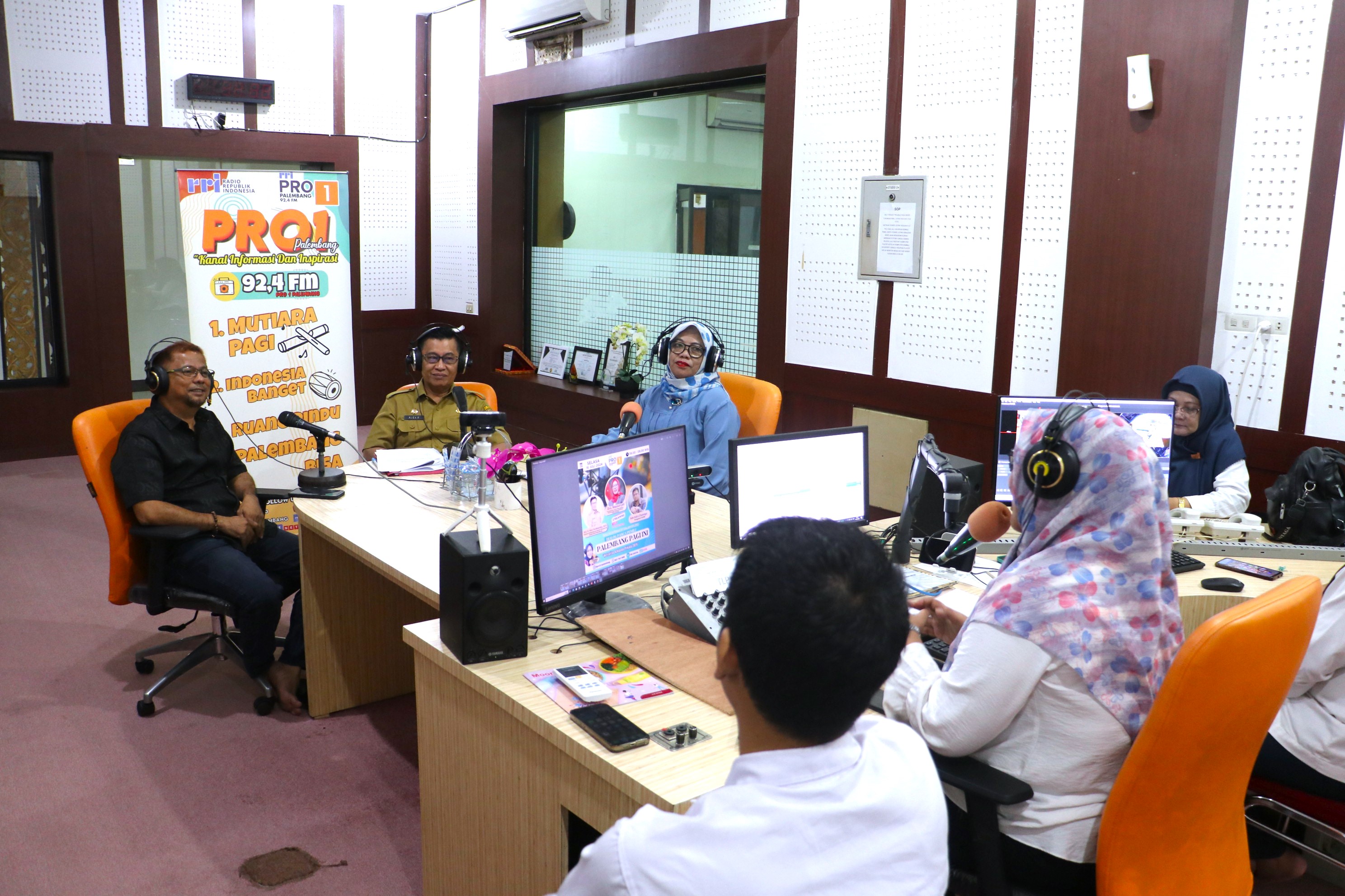 DIALOG INTERAKTIF DI DALAM STUDIO PASCA PEMILU, MASSURYATI: ASN HARUS NETRAL DAN PROFESIONAL