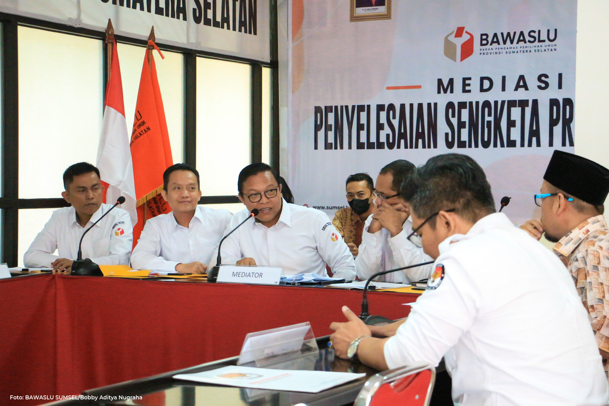 BAWASLU SUMSEL SUKSES MEDIASI KPU SUMSEL DAN DUA BALON DPD