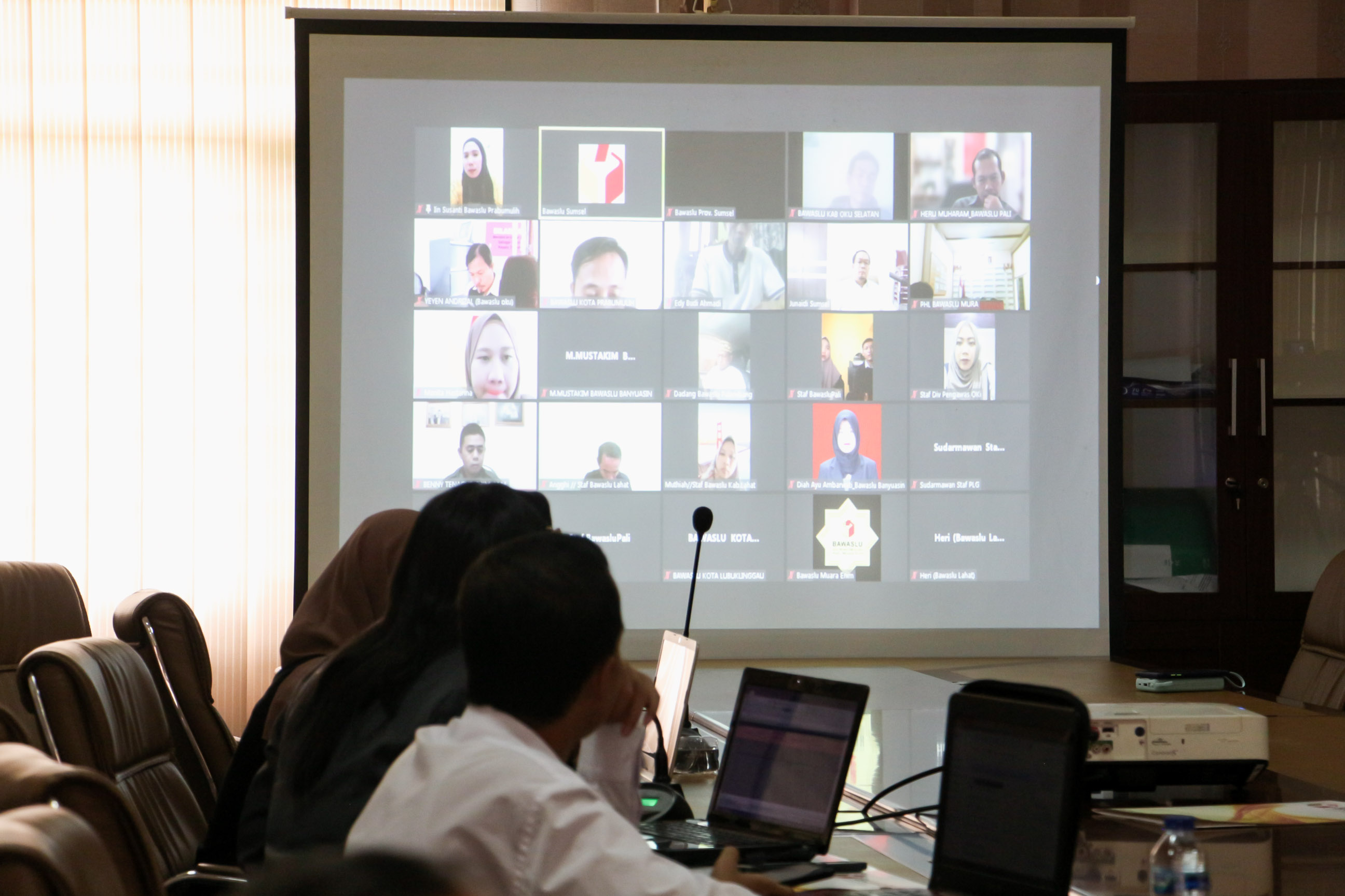 Bawaslu Sumsel Gelar Rapat Koordinasi Pengawasan Pemutakhiran Data Pemilih Berkelanjutan Semester I Tahun 2022 Secara Daring bersama Bawaslu Kabupaten/Kota Se-Sumsel