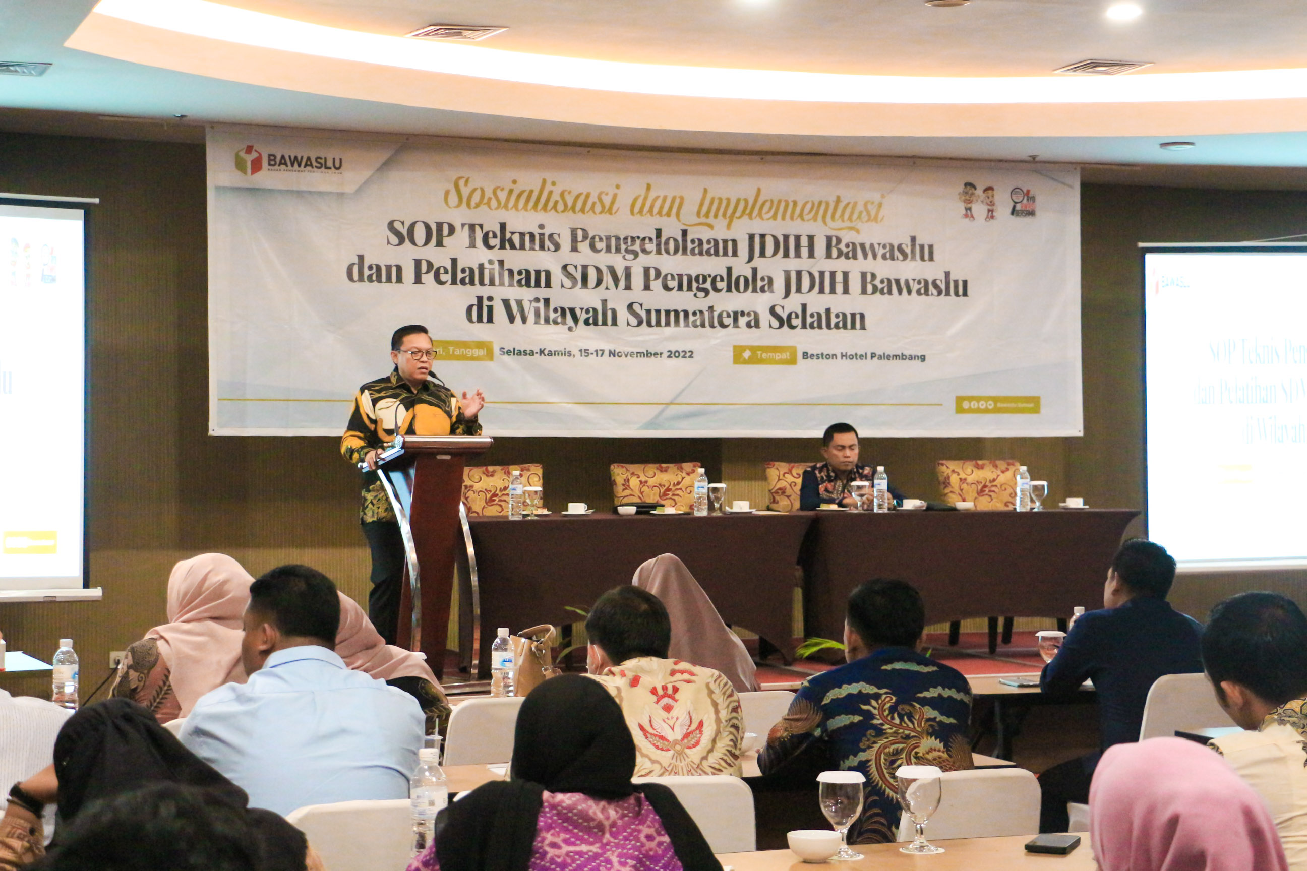 BAWASLU SUMSEL SOSIALISASI DAN IMPLEMENTASIKAN SOP TEKNIS DAN PELATIHAN SDM PENGELOLA JDIH BAWASLU SE-SUMSEL