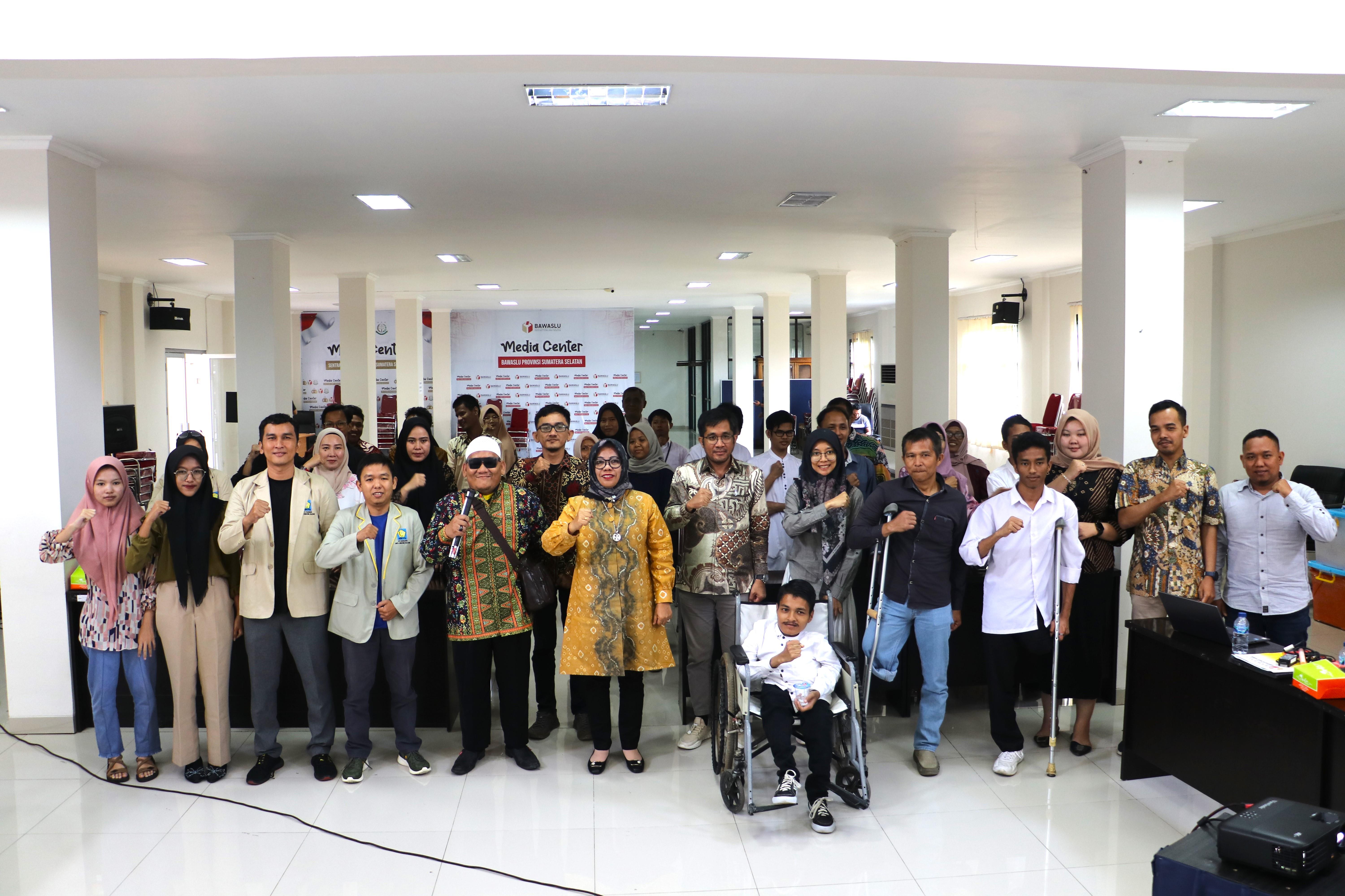 FASILITASI PENGUATAN PEMAHAMAN KEPEMILUAN, MASSURYATI JELASKAN KEBERPIHAKAN BAWASLU KEPADA KELOMPOK DISABILITAS