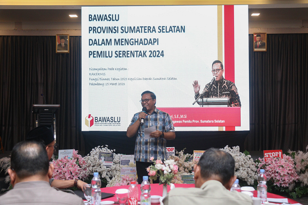 KETUA BAWASLU SUMSEL JABARKAN IKP PEMILU DAN PEMILIHAN SERENTAK 2024  PADA RAKERNIS DITBINMAS POLDA SUMSEL