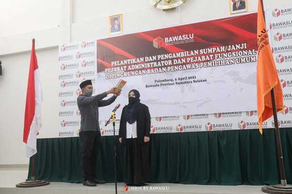 Rahmi Syaulia dilantik sebagai Pejabat Fungsional Pranata Keuangan Terampil di Sekretariat Bawaslu Provinsi Sumatera Selatan