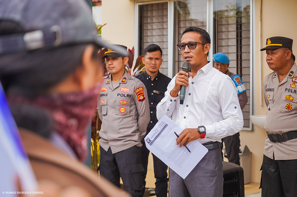 ARDIYANTO TERIMA AKSI UNJUK RASA JAKOR DI GEDUNG BAWASLU SUMATERA SELATAN