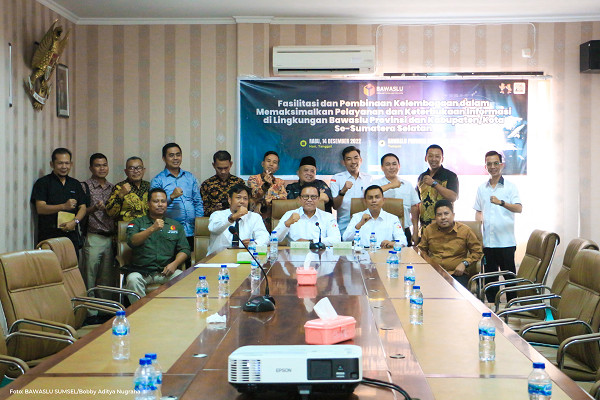 BAWASLU SUMSEL KOMITMEN BERIKAN LAYANAN PUBLIK YANG PRIMA