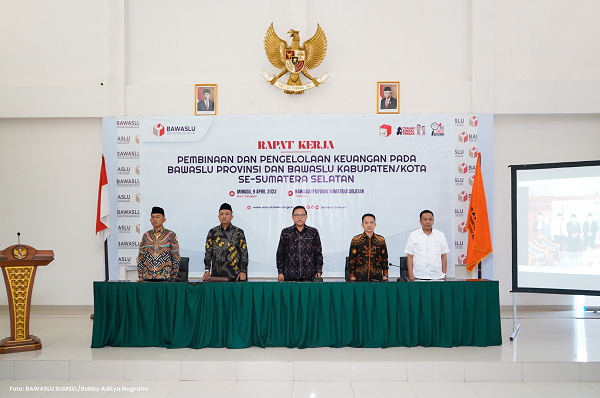 BAWASLU SUMSEL GELAR RAPAT KERJA PEMBINAAN DAN PENGELOLAAN KEUANGAN