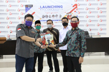 Bawaslu Sumsel Luncurkan Buletin dan Buku Jati Diri Pengawas Pemilu