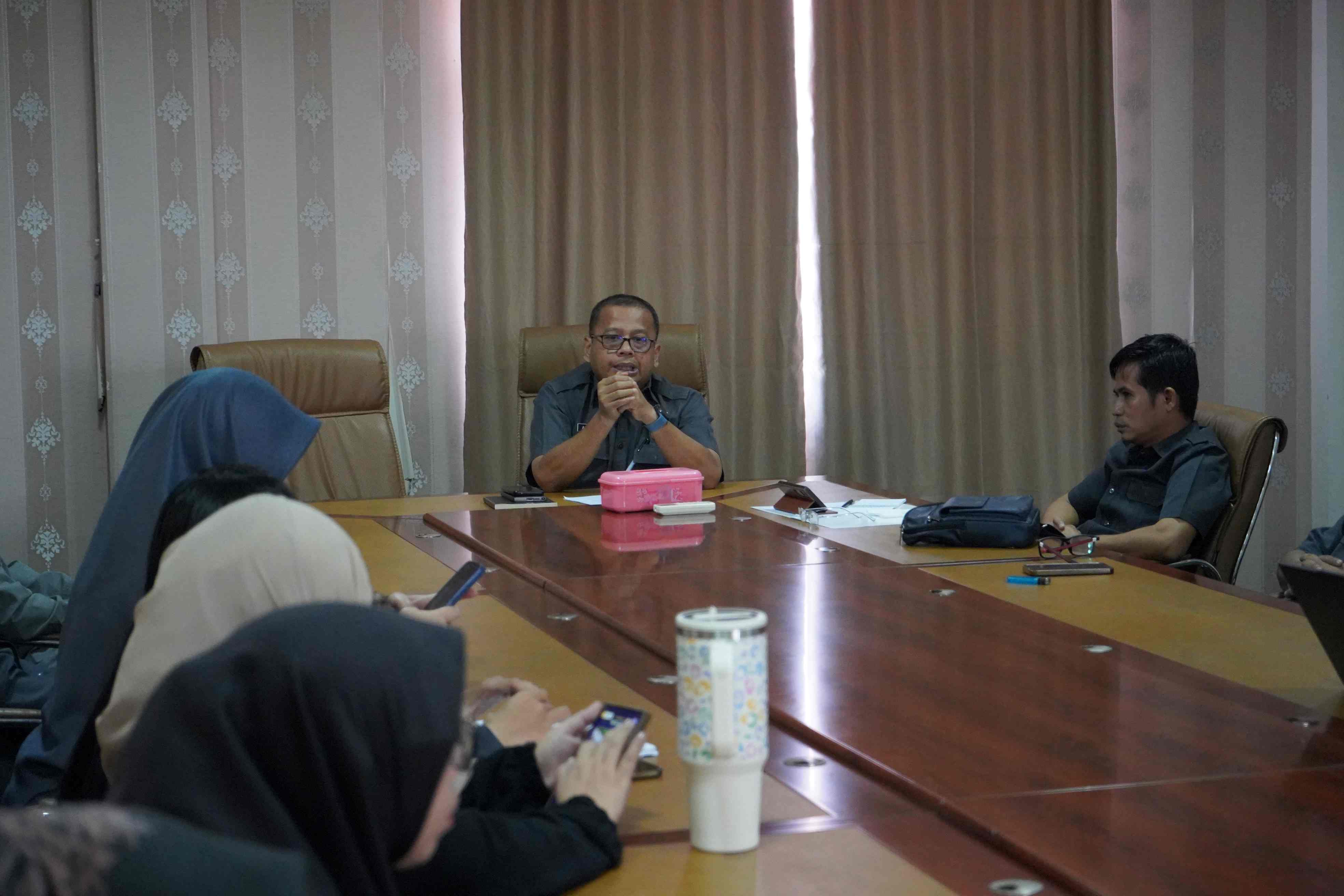 Kepala Sekretariat Bawaslu Sumsel Anderson, saat membuka kegiata rapat dalam kantor (RDK) pada Selasa (31/03/2026).