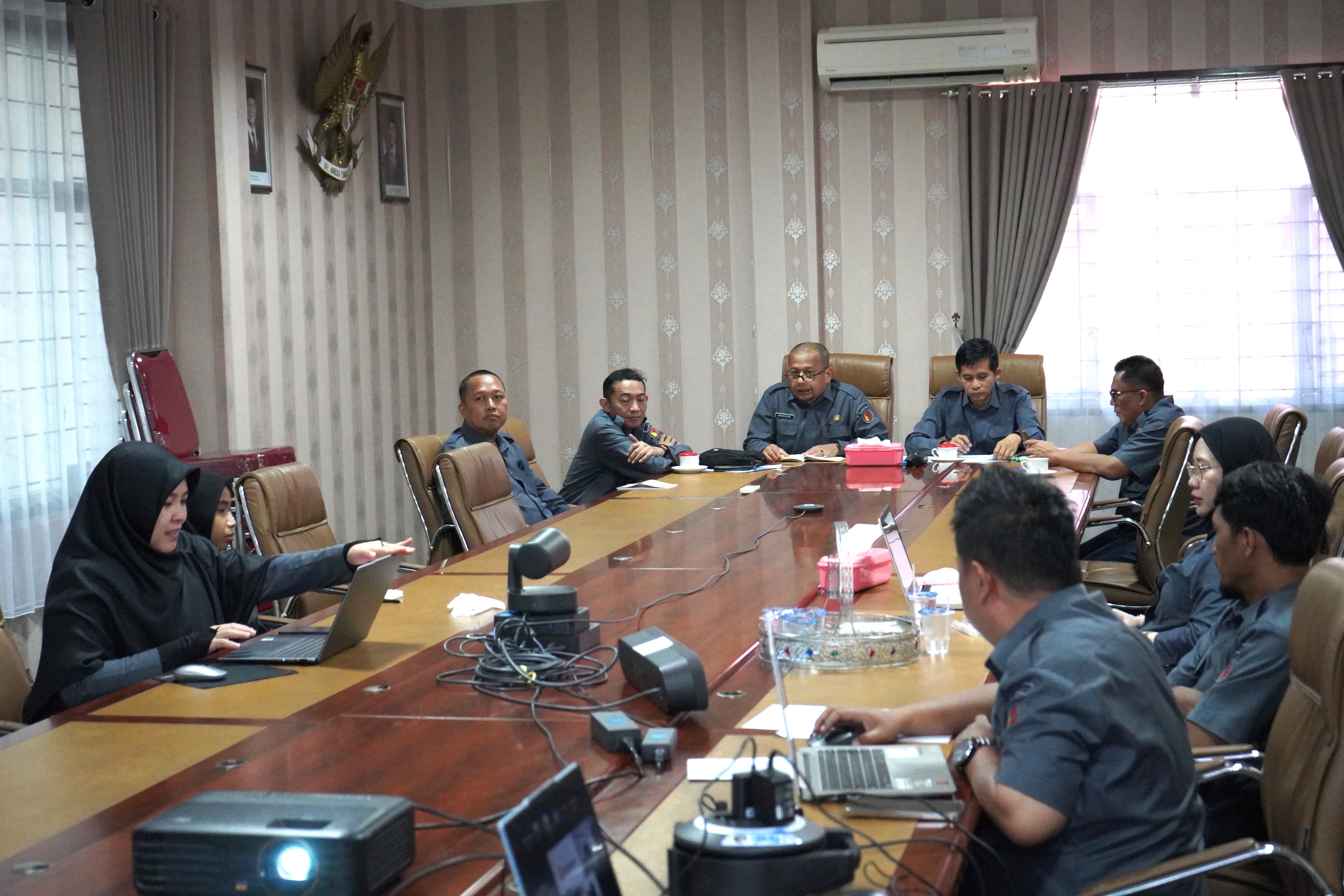 Kepala Sekretariat Bawaslu Sumsel memberikan arahan pada Bawaslu Kabupaten/Kota.
