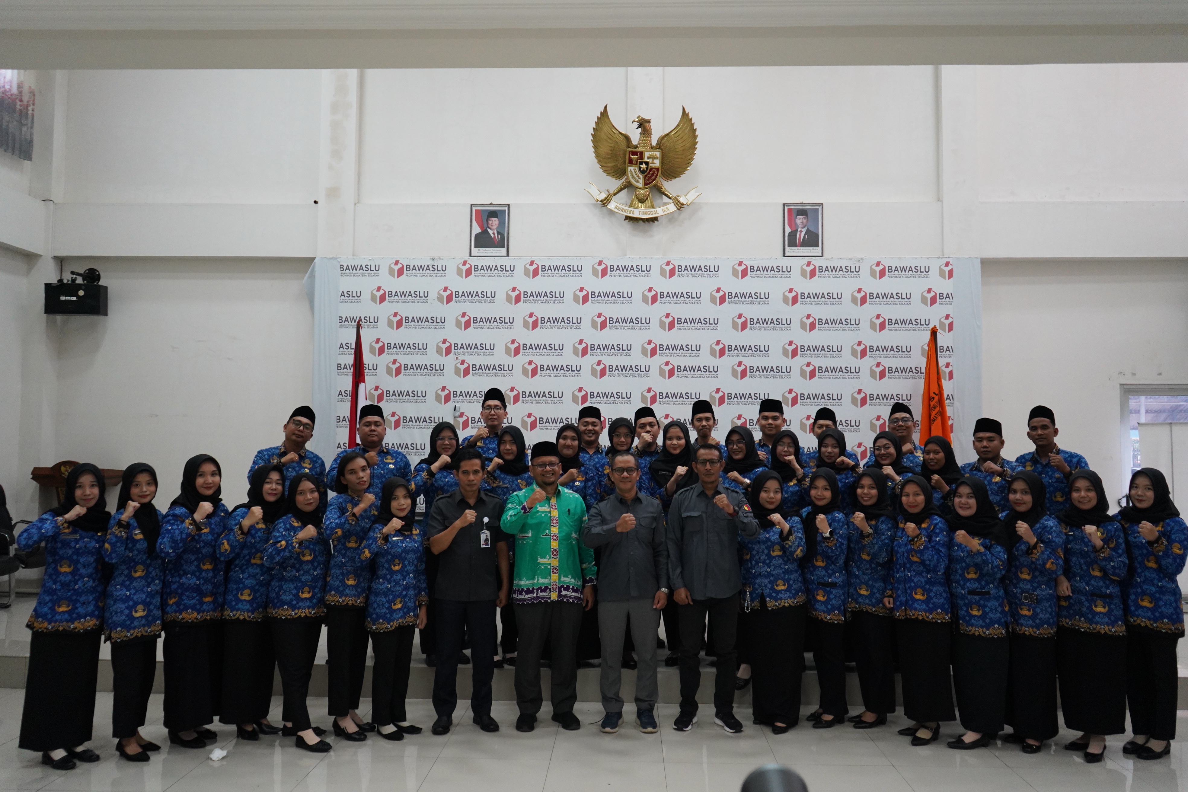 Foto Bersama Pimpinan Bawaslu Provinsi Sumatera Selatan