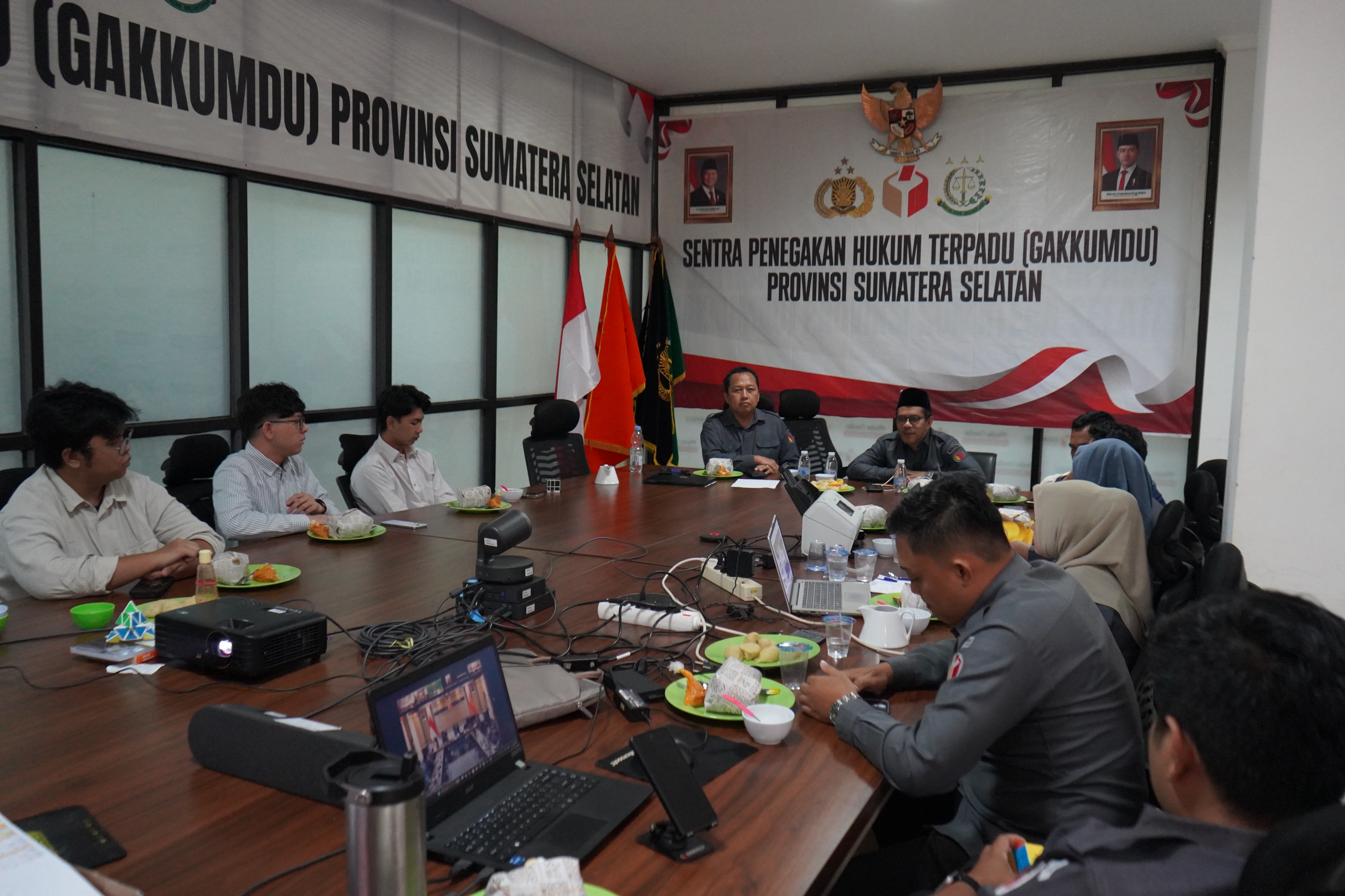 Arahan dari Plt ketua Bawaslu Provinsi Sumatera Selatan Ahmad Naafi pada saat Rapat Peningkatan Kapasitas Pegawai Bagian Penanganan Pelanggaran, Senin (22/6/2026).