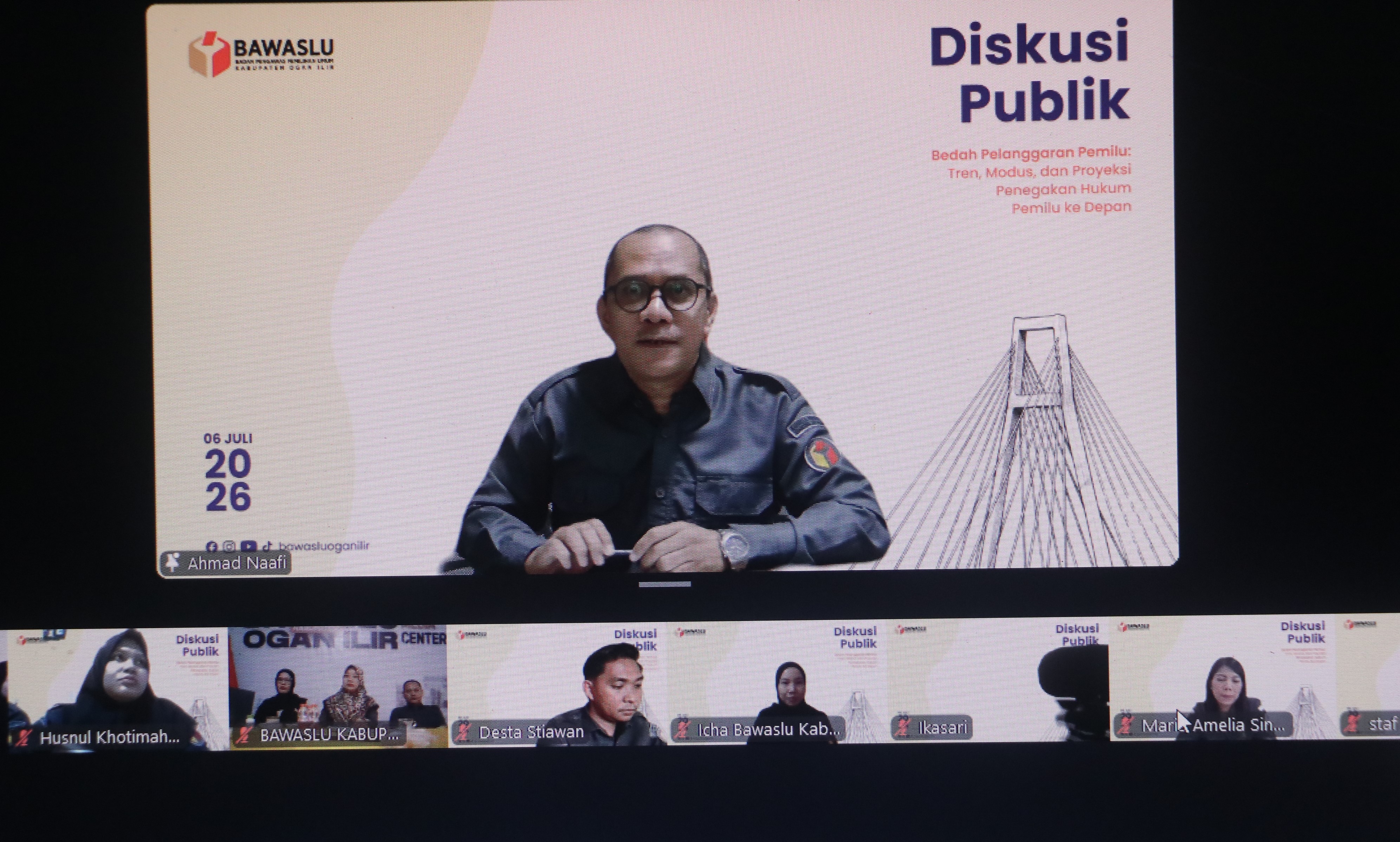 Plt Ketua Bawaslu Sumsel Ahmad Naafi saat memberikan sambutan saat diskusi publik yang digelar Bawaslu Kabupaten Ogan Ilir melalui Zoom Meeting, Senin (6/7/2026).