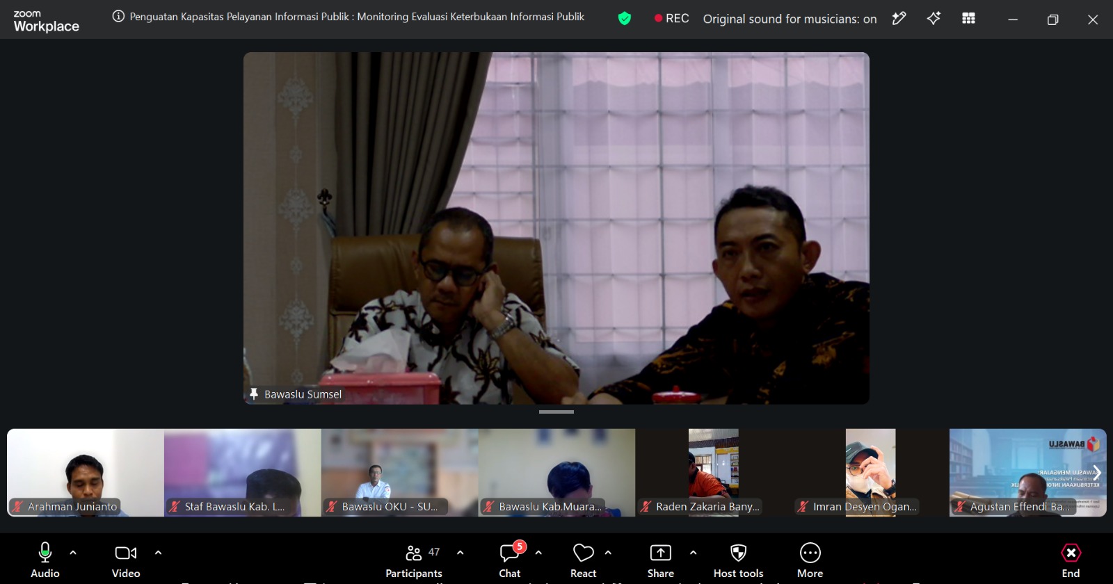 Kepala Bagian Hukum, Humas, dan Datin Bawaslu Sumsel, Yuswari Kurniawan saat memberikan arahanya dalam Rapat koordinasi daring yang digelar Bawaslu Provinsi Sumatera Selatan pada, Kamis (9/7/2026).