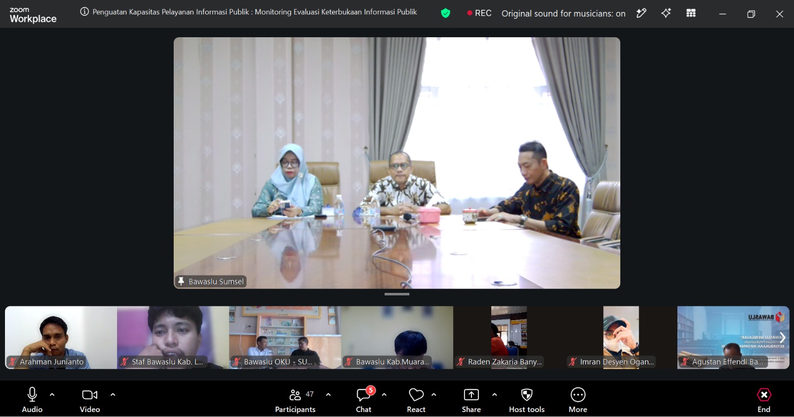 Plt Ketua Bawaslu Sumsel Ahmad Naafi saat memberikan sambutan dalam kegiatan rapat koordinasi secara daring pada Kamis (9/7/2026).