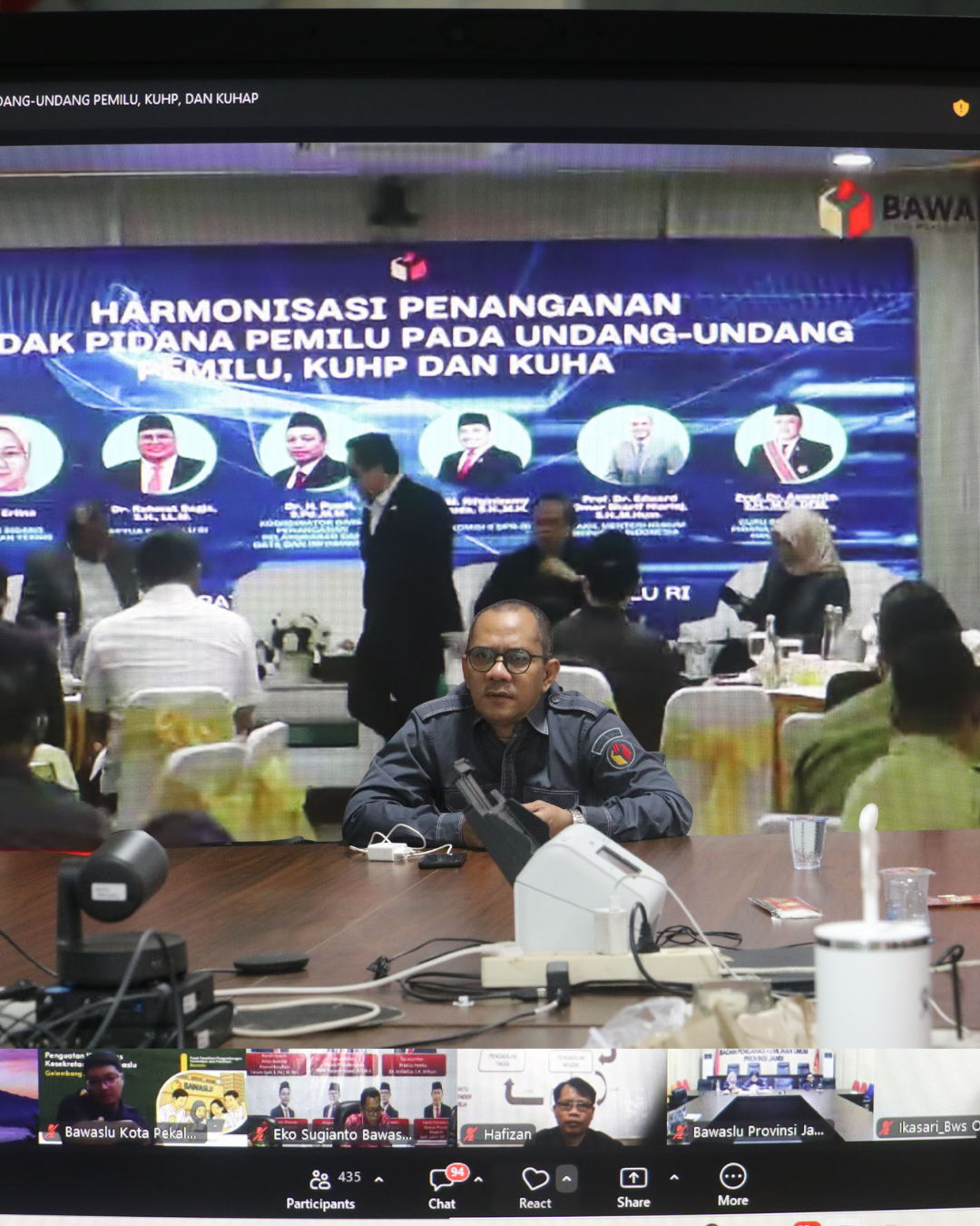 Plt Ketua Bawaslu Sumsel Ahmad Naafi saat mengikuti kegiatan Rapat Harmonisasi Penanganan Tindak Pidana Pemilu Pada Undang-Undang Pemilu KUHP dan KUHAP.