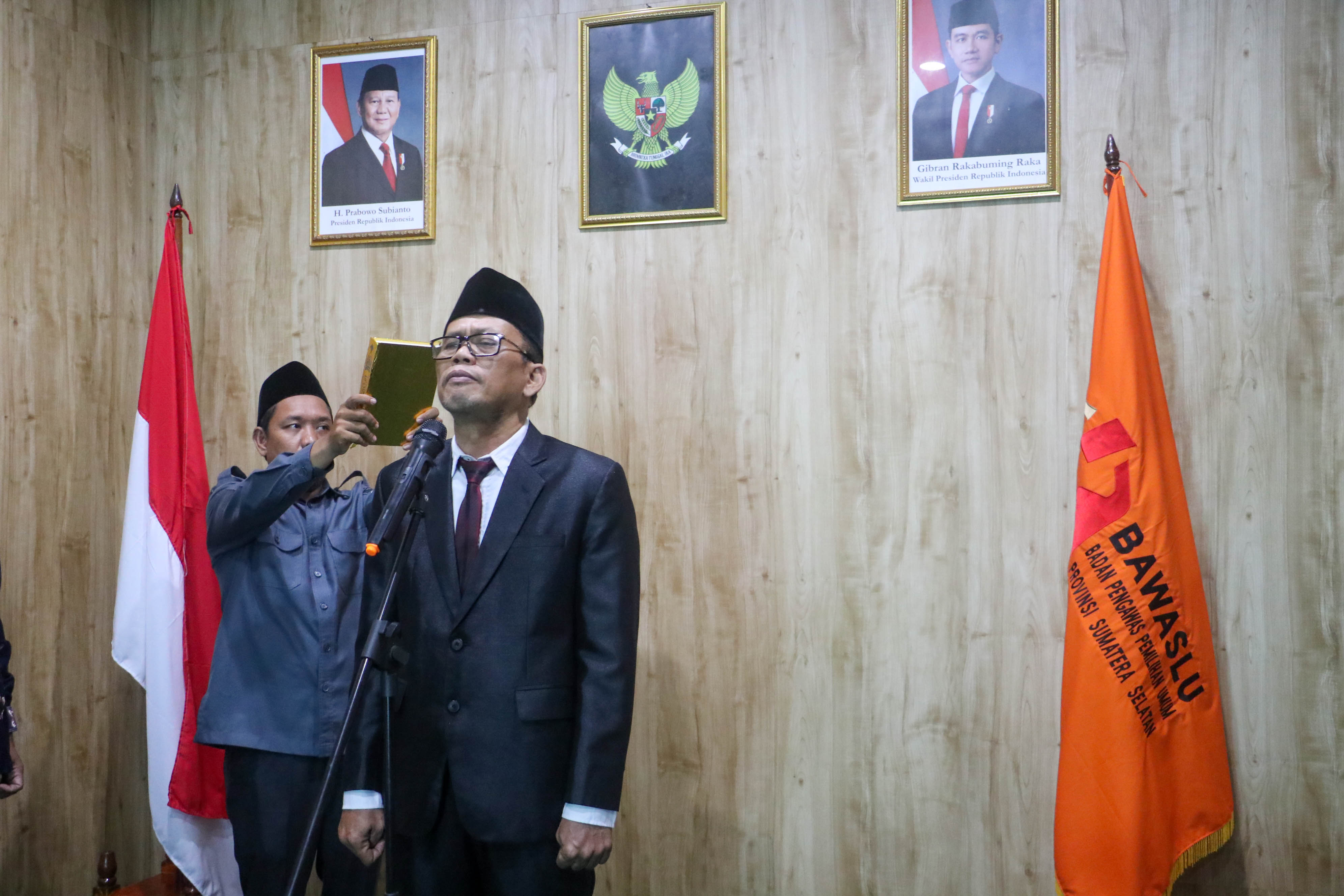 Pelantikan Pengganti Antarwaktu (PAW) Calon Anggota Bawaslu Provinsi Sumatera Selatan Sisa Masa Jabatan 2022-2027 secara daring, Senin (27/07/2026). 