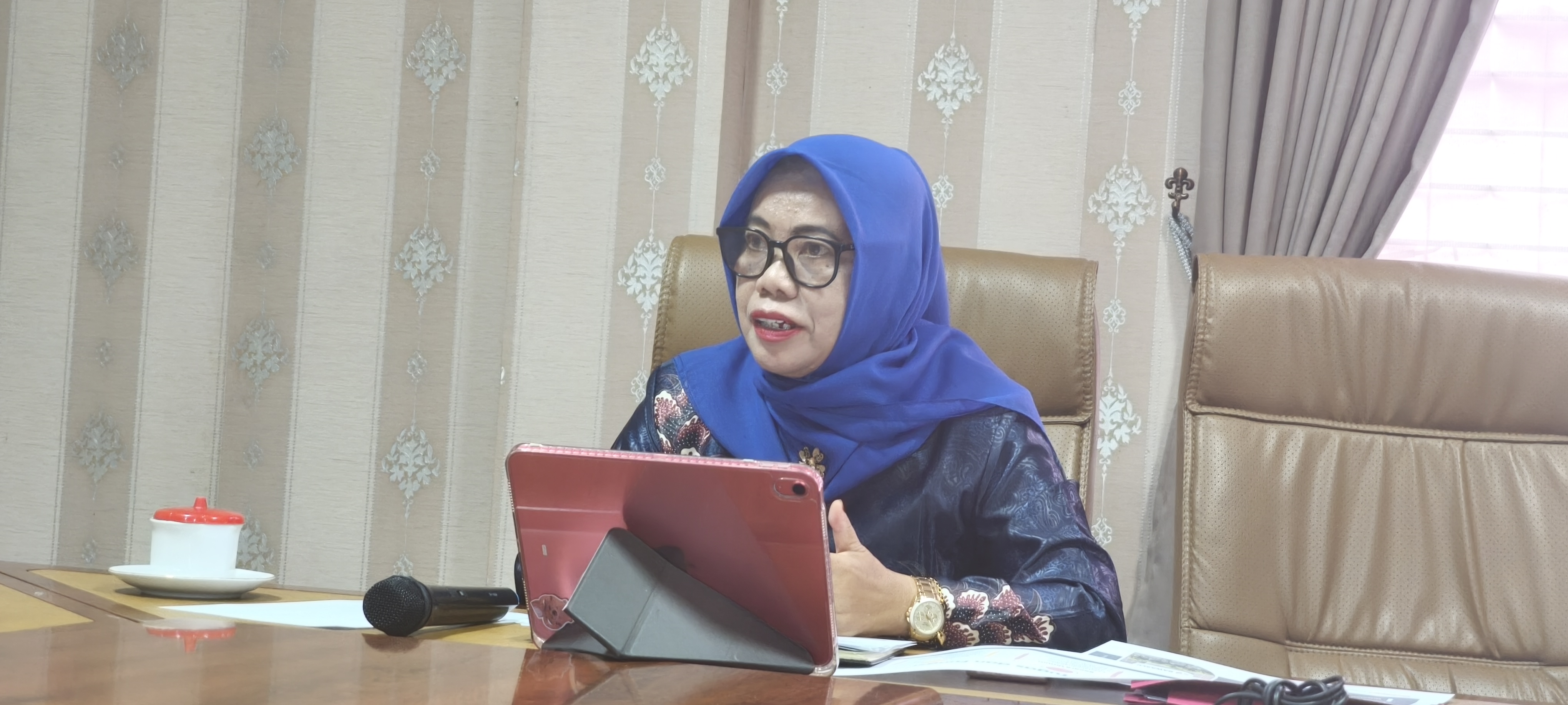 Anggota Bawaslu Sumsel Massuryati saat menjadi pemateri di kegiatan Orientasi Pegawai Pemerintah dengan Perjanjian Kerja / PPPK Tahun 2026, Senin (27/07/2026).