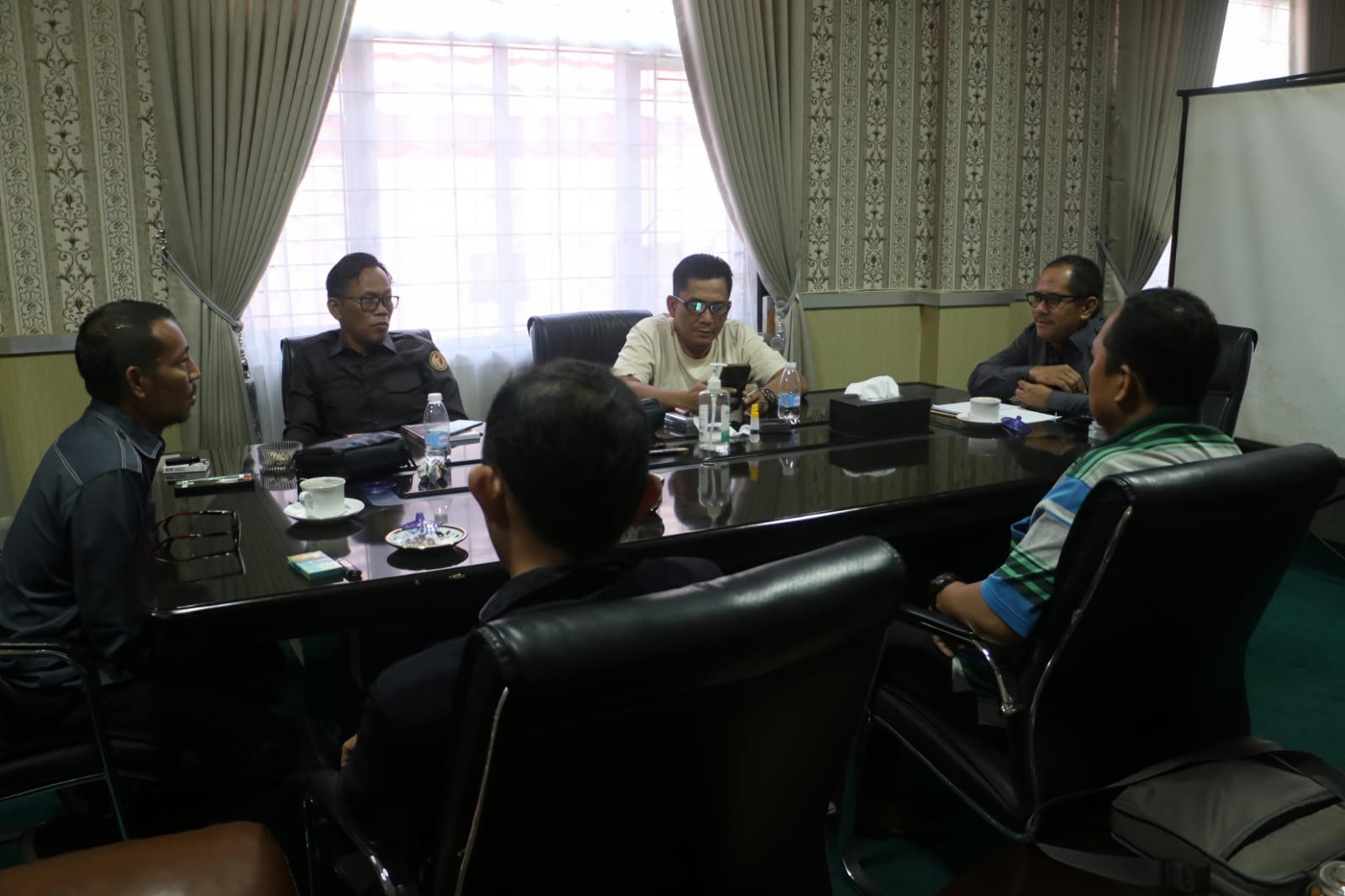 Rapat Bersama Pimpinan Bawaslu Provinsi Sumatera Selatan mematangkan penyusunan Indikator Kinerja Utama (IKU) sebagai upaya memperkuat akuntabilitas dan tata kelola kelembagaan hingga tingkat kabupaten/kota, Selasa (11/08/2026).
