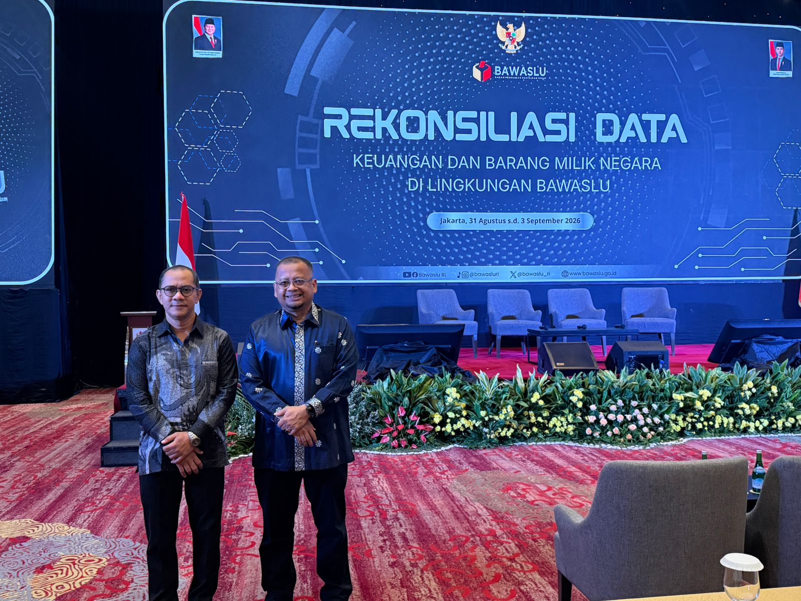 Plt Ketua Bawaslu Sumsel, Ahmad Naafi, bersama Kepala Sekretariat Bawaslu Sumsel, Anderson saat mengikuti kegiatan, 31 Agustus hingga 3 September 2026.