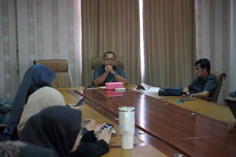 Kepala Sekretariat Bawaslu Sumsel Anderson, saat membuka kegiata rapat dalam kantor (RDK) pada Selasa (31/03/2026).