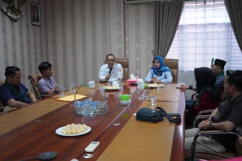 Plt Ketua Bawaslu Sumsel dan Anggota Bawaslu Sumsel Massuryati saat menerima Audiensi dari HMI cabang Palembang, Rabu(06/05/2026).