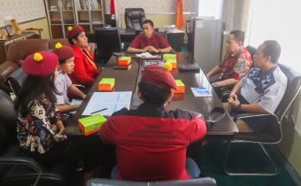 BAHAS PENGELOLAAN SAMPAH LOGISTIK PEMILU, BAWASLU SUMSEL TERIMA AUDIENSI PMKRI