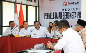 BAWASLU SUMSEL SUKSES MEDIASI KPU SUMSEL DAN DUA BALON DPD