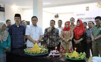 Bawaslu Sumsel Beri Kejutan Komisioner Bawaslu Kabupaten / Kota Se-Sumatera Selatan di Hari Jadi yang Pertama Bawaslu Kabupaten/Kota Se-Indonesia