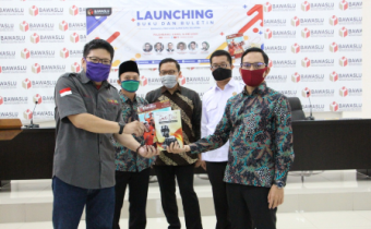 Bawaslu Sumsel Luncurkan Buletin dan Buku Jati Diri Pengawas Pemilu