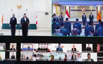 Proses rangkaian pelantikan serta pengambilan sumpah/janji jabatan administrasi dan fungsional yang digelar Bawaslu Republik Indonesia secara daring melalui Zoom Meeting, Jumat (6/2/2026).