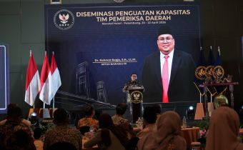 Ketua Bawaslu Republik Indonesia saat memberikan sambutan