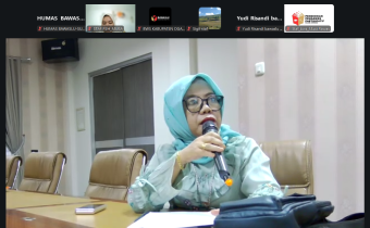 Koordinator Divisi Pencegahan, Parmas, dan Humas Bawaslu Sumsel, Massuryati, saat memberikan arahan kepada Bawaslu Kabupaten/Kota.