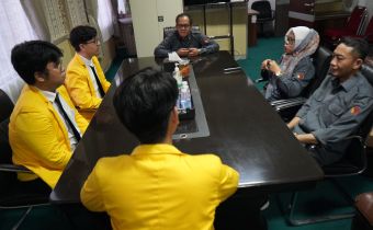 Arahan Pimpinan Bawaslu Sumsel saat menerima tiga mahasiswa Ilmu Hukum Universitas Sriwijaya yang akan melakukan Kuliah Kerja Lapangan (KKL) di Bawaslu Sumsel, Senin (15/6/2026).