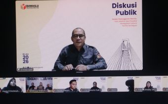 Plt Ketua Bawaslu Sumsel Ahmad Naafi saat memberikan sambutan saat diskusi publik yang digelar Bawaslu Kabupaten Ogan Ilir melalui Zoom Meeting, Senin (6/7/2026).