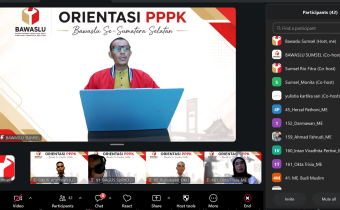 Koordinator Divisi Sumber Daya Manusia, Organisasi, Pendidikan dan Pelatihan Bawaslu Sumsel, Ardiyanto, saat memberikan arahan kepada peserta orientasi PPPK Tahun 2026 secara daring pada Rabu (29/7/2026).