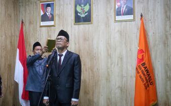Pelantikan Pengganti Antarwaktu (PAW) Calon Anggota Bawaslu Provinsi Sumatera Selatan Sisa Masa Jabatan 2022-2027 secara daring, Senin (27/07/2026). 
