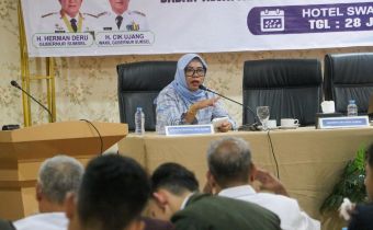 Massuryati saat menjadi narasumber dalam Kegiatan Pendidikan Politik dan Peningkatan Demokrasi dengan tema Pemilih Pemula Peduli Data: Wujudkan Pemilu Bersih Lewat Pemutakhiran Pemilih Berkelanjutan oleh Badan Kesatuan Bangsa dan Politik Provinsi Sumatera Selatan di Hotel Swarna Dwipa, Selasa (28/7/2026). 