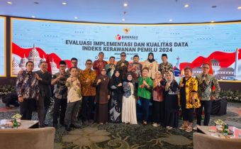 Foto bersama anggota Bawaslu Sumsel saat menghadiri kegiatan Evaluasi Implementasi dan Kualitas Data Indeks Kerawanan Pemilu (IKP) 2024 yang diselenggarakan oleh Bawaslu Republik Indonesia di Jakarta, Selasa (28/7/2026). 