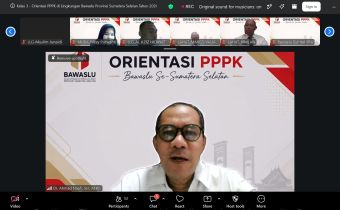 Plt. Ketua Bawaslu Sumsel saat menyampaikan Materi pada Orientasi Pegawai Pemerintah dengan Perjanjian Kerja atau PPPK Tahun 2026, Kamis (06/08/2026).