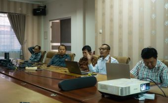 Bawaslu Sumsel membahas perkembangan kinerja pembuatan video Bawaslu Membelajarkan volume 2 yang dijelaskan oleh Ardiyanto Kamis (13/08/2026).