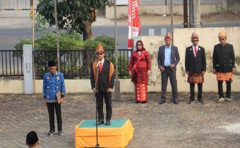 Plt. Ketua Bawaslu Sumsel saat menjadi pembina di Peringatan Hari Ulang Tahun ke-81 Kemerdekaan Republik Indonesia di Lingkungan Bawaslu Provinsi Sumatera Selatan, Senin (17/08/2026).