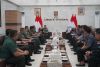 Pimpinan Bawaslu Sumsel beserta jajaran saat melaksanakan audiensi antarlembaga dengan Kodam II Sriwijaya terkait persiapan pengawasan Pemilu 2029, Selasa (20/10/2026). 